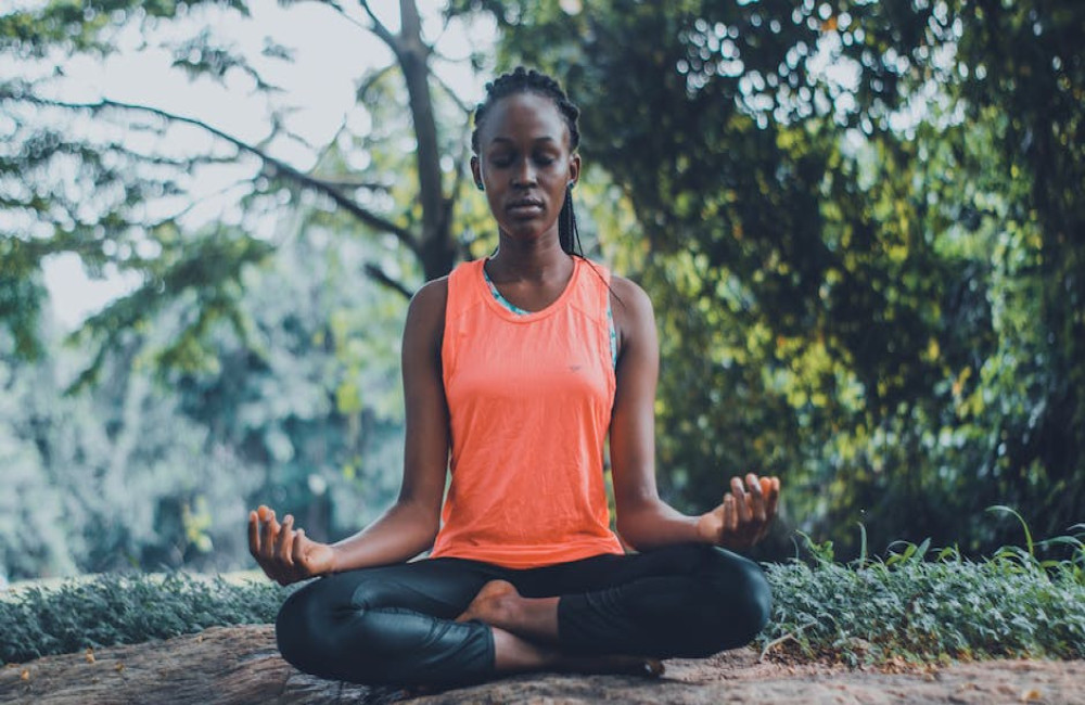 Hoe meditatie je kan helpen om beter te slapen en stress te verminderen
