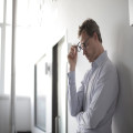 Wat is het verschil tussen stress en burn-out en hoe herken je de signalen?