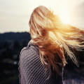 Hoe krijg je meer volume in fijn haar? 7 effectieve tips!